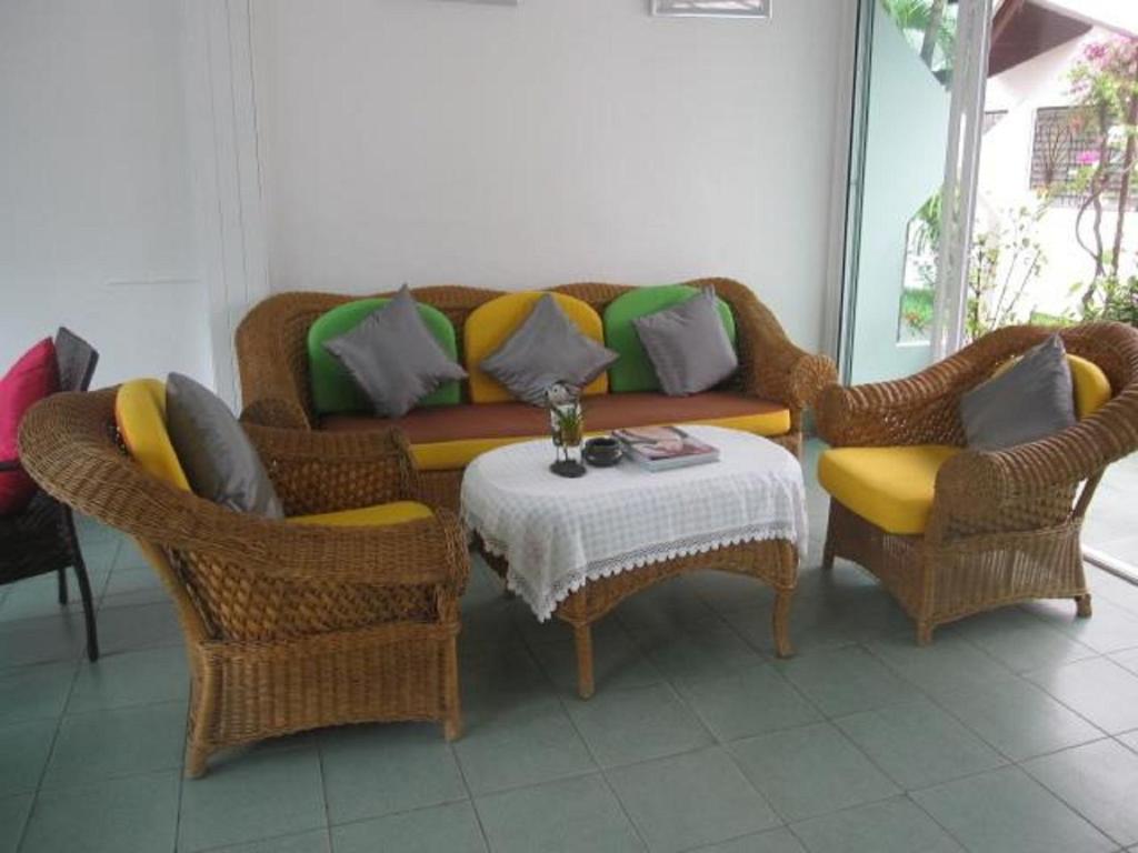 Posezení v ubytování Hacienda Phuket