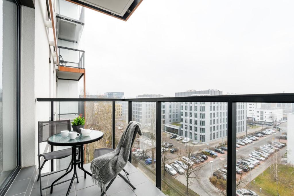 Balkón alebo terasa v ubytovaní Konstruktorska P&O Serviced Apartments