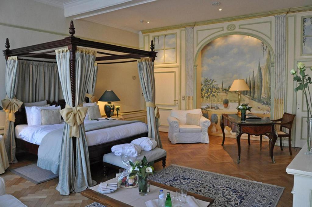 Postel nebo postele na pokoji v ubytování Hotel Le Dixseptième