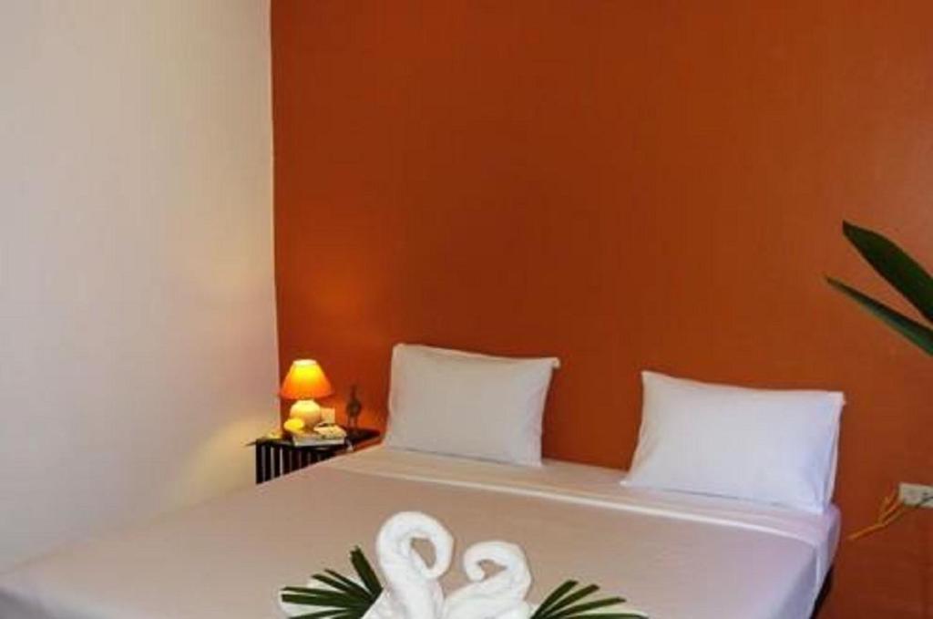 Postel nebo postele na pokoji v ubytování Hacienda Phuket