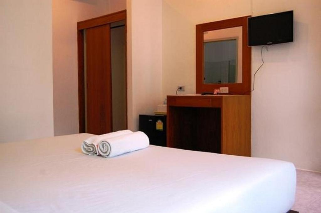 Postel nebo postele na pokoji v ubytování Hacienda Phuket