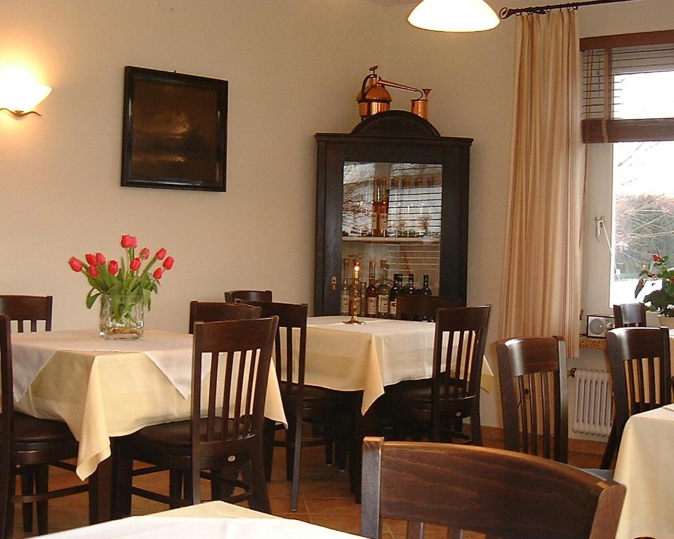 Reštaurácia alebo iné gastronomické zariadenie v ubytovaní Landhaus Pension Jany