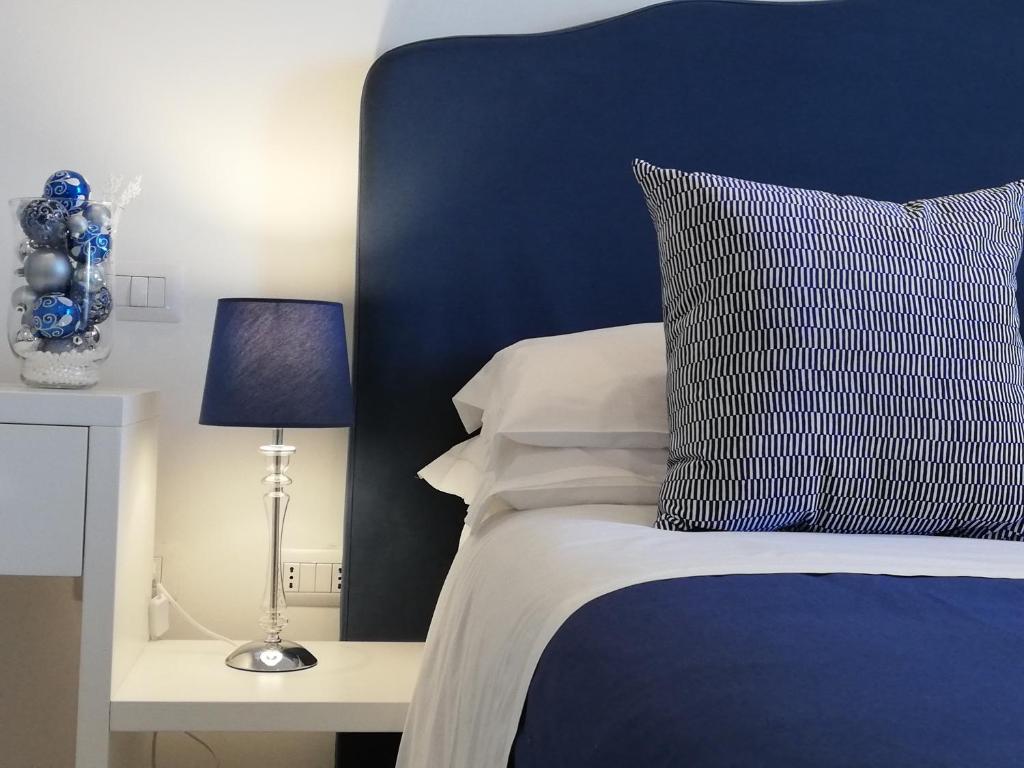 Postel nebo postele na pokoji v ubytování Domus Fortunae B&B