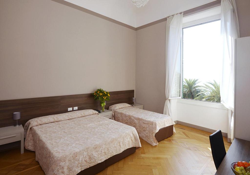 Postel nebo postele na pokoji v ubytování Hotel Mediterranee