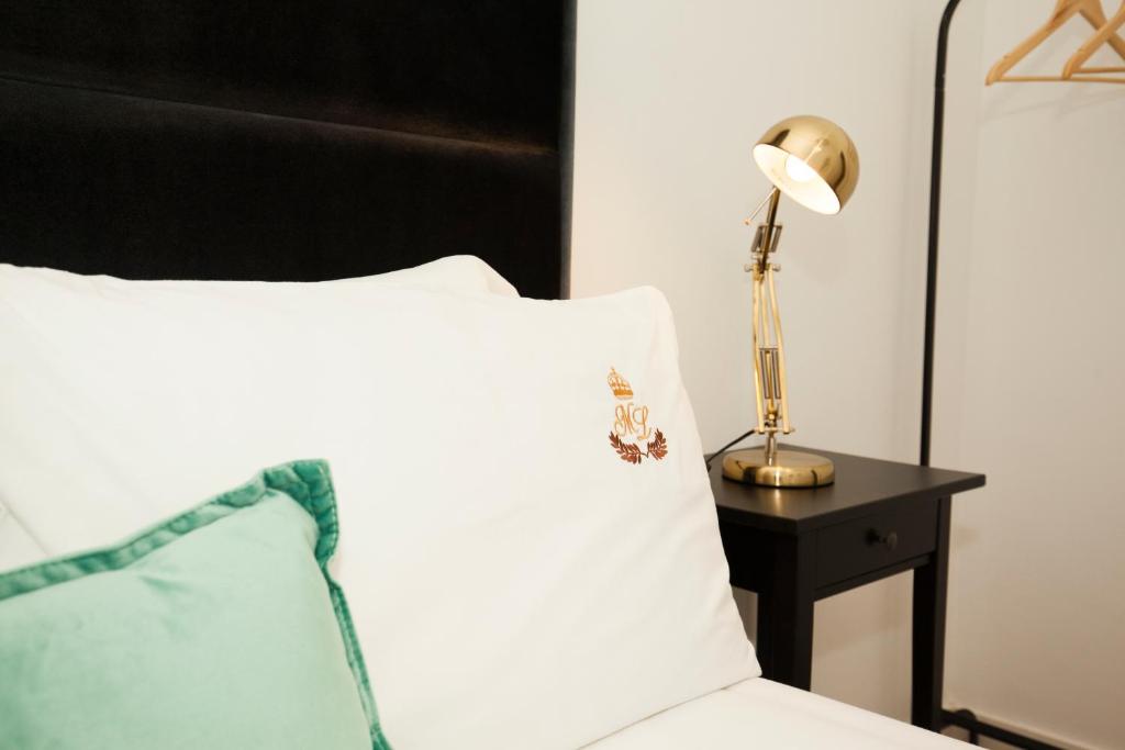 ML Apartments Charming Rooms - Double Room With Shared Bathroom