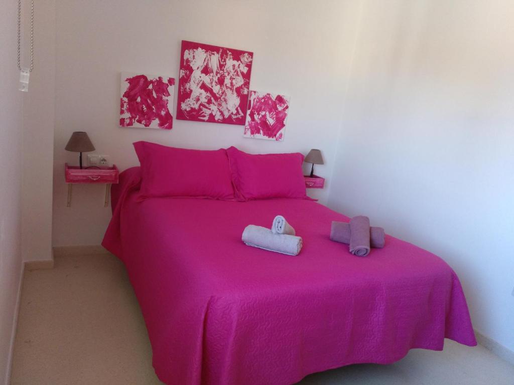 Posteľ alebo postele v izbe v ubytovaní Apartamentos Coralba - Dúplex Bahía de Cádiz