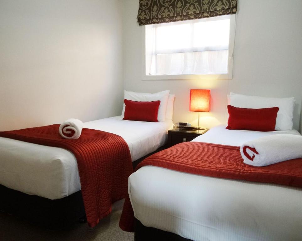 Postel nebo postele na pokoji v ubytování Dunedin Palms Motel