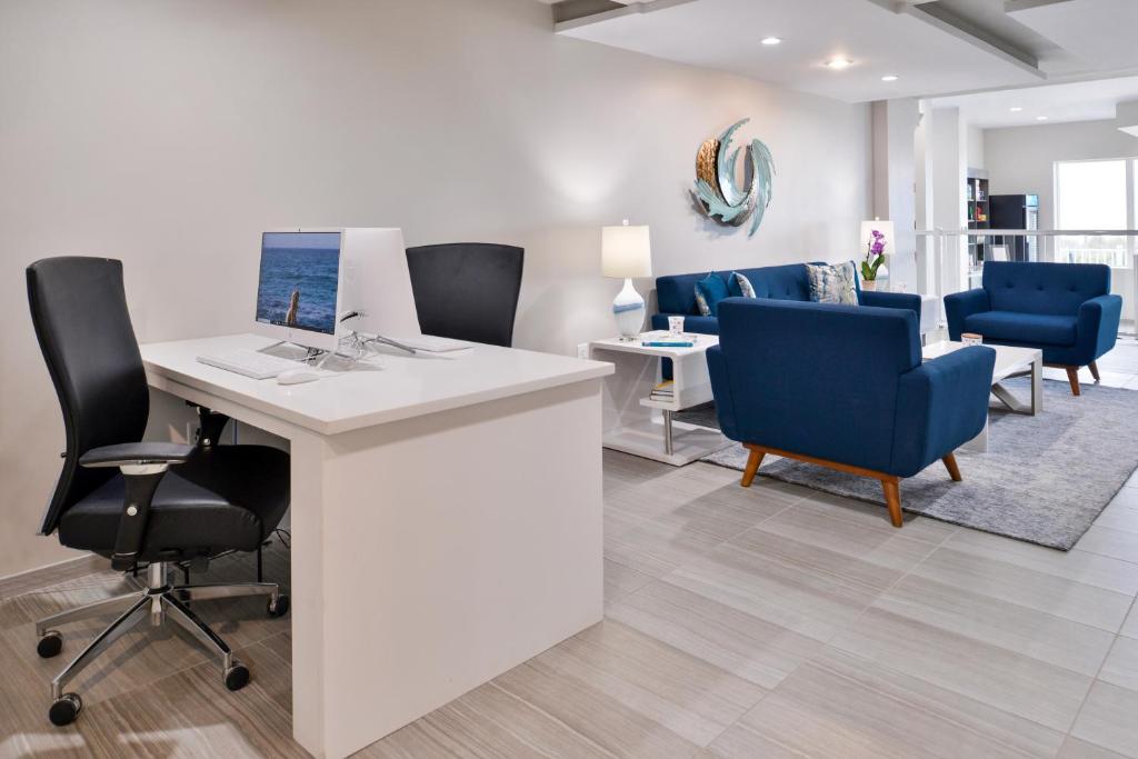 an office with a white desk and blue chairs at Cabana Shores Hotel in Myrtle Beach