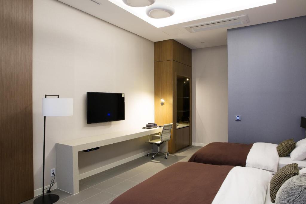TV a/nebo společenská místnost v ubytování Hotel Mate Bundang