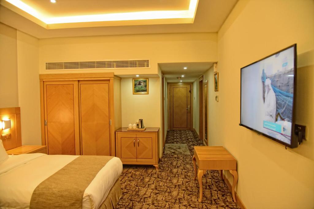 TV a/nebo společenská místnost v ubytování Muscat Plaza Hotel