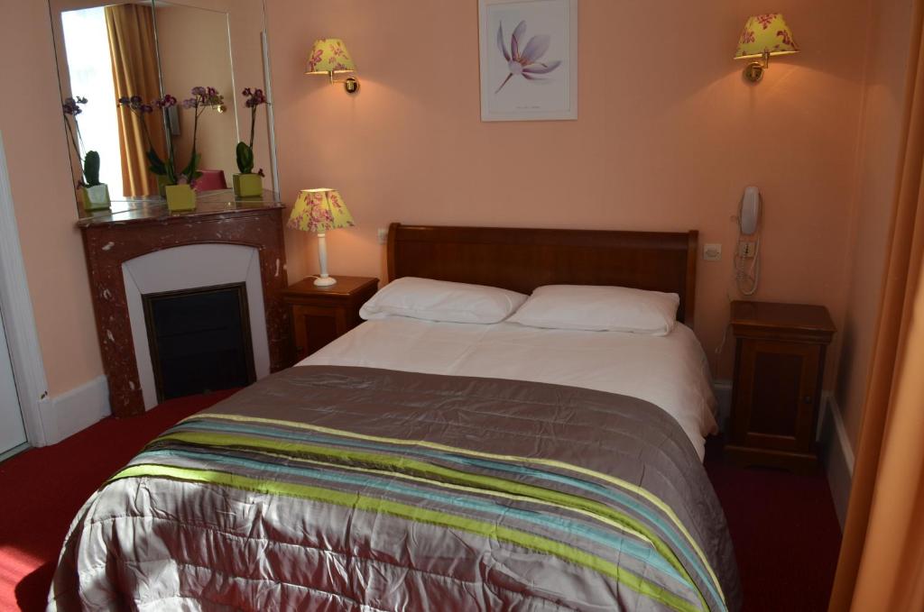 Postel nebo postele na pokoji v ubytování Hotel LE BEAU SITE
