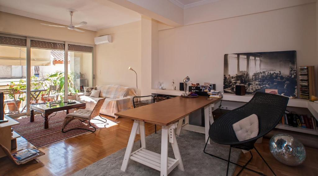 Posedenie v ubytovaní 2 BEDROOM APARTMENT AT THE HISTORICAL CENTER, VIEW TO ACROPOLIS