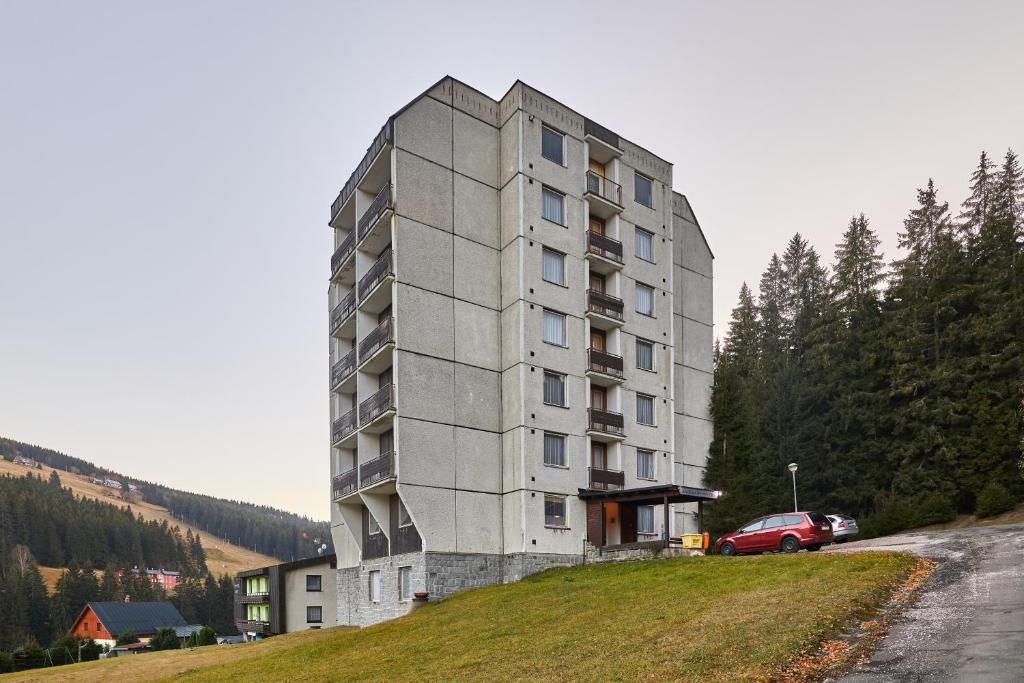 Budova, kde se aparthotel nachází