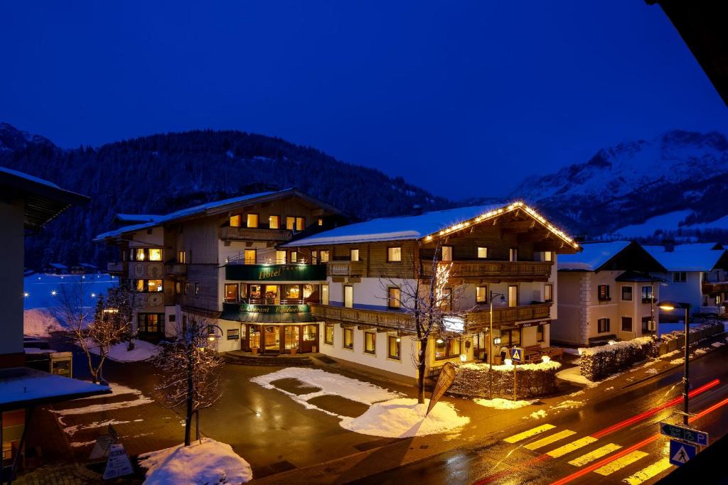 Nespecifikovaný výhled na hory nebo výhled na hory při pohledu z hotelu
