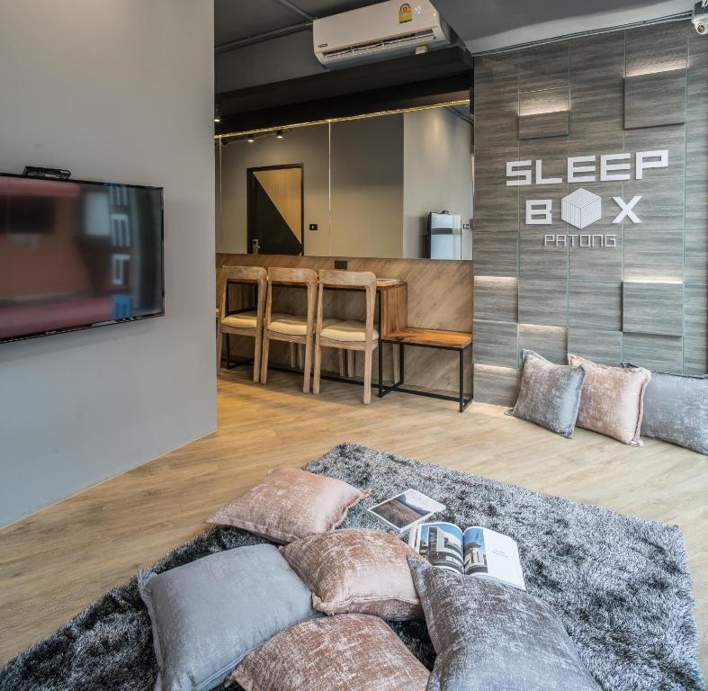 Postel nebo postele na pokoji v ubytování Sleep Box Patong Hostel