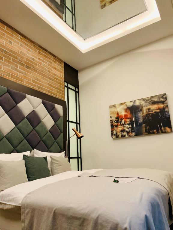 Postel nebo postele na pokoji v ubytování The Loft Budapest