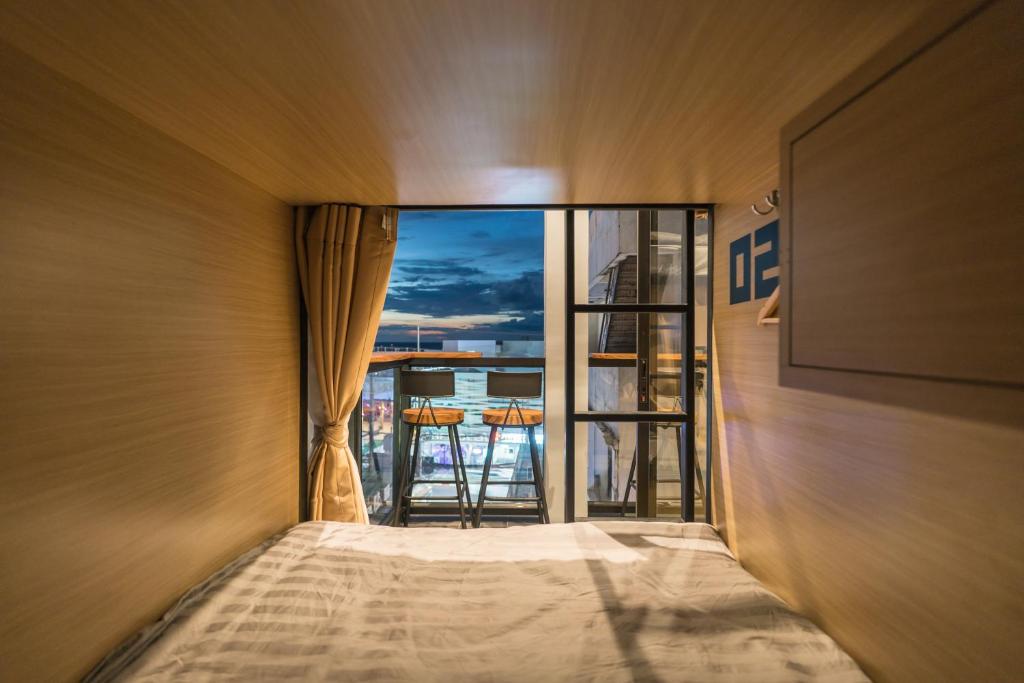 Nespecifikovaný výhled na hory nebo výhled na hory při pohledu z hostelu