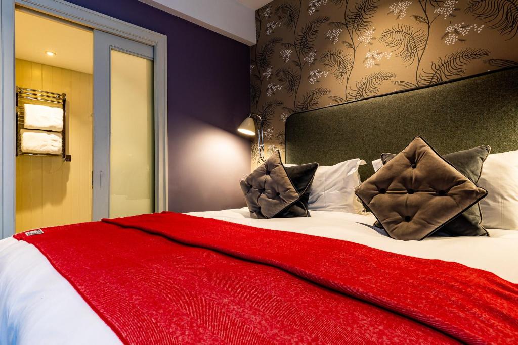 Postel nebo postele na pokoji v ubytování The Alma Hotel