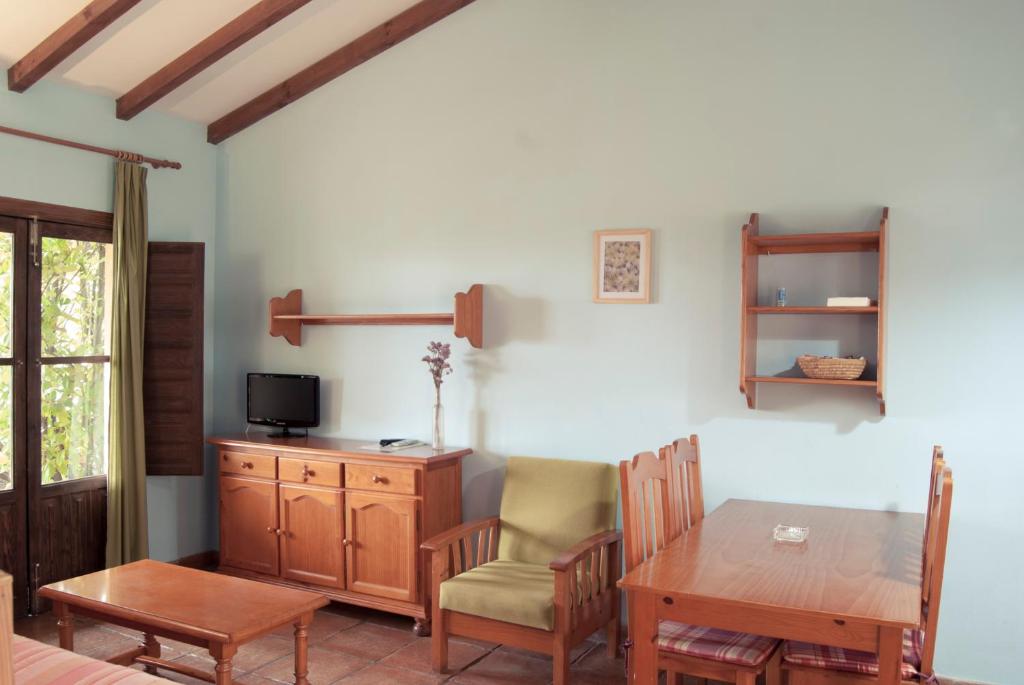 A bed or beds in a room at Apartamentos El Calambuco