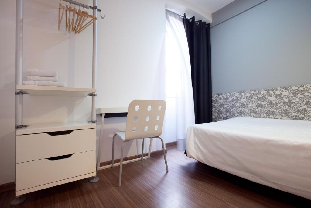 Posteľ alebo postele v izbe v ubytovaní Hostal Nitzs Bcn