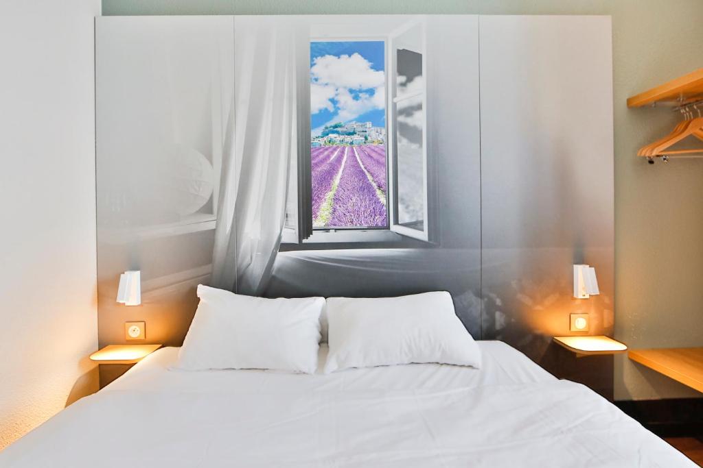 Postel nebo postele na pokoji v ubytování B&B HOTEL Montélimar Nord