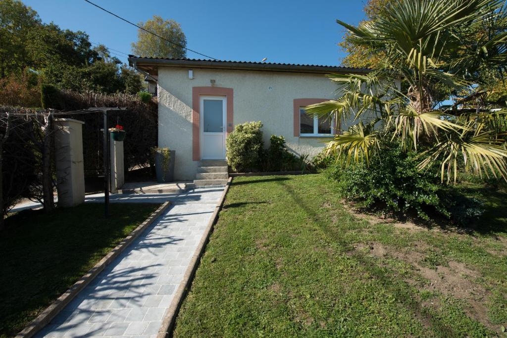 Gîte de vac's et d'affaires à Deville Secteur Monthermé - Ardennes - Casa De Una Habitación
