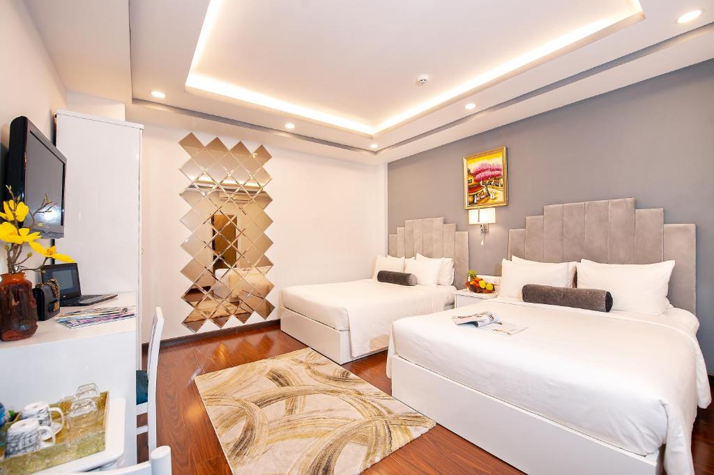 Postel nebo postele na pokoji v ubytování Adora Hotel