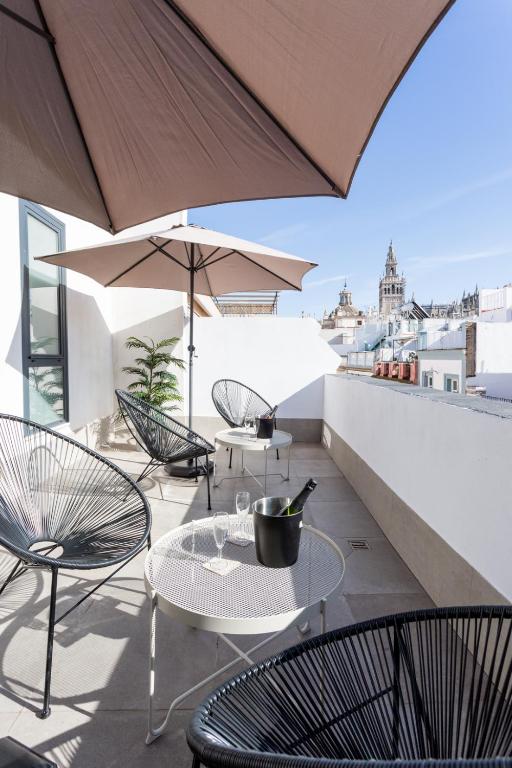 Oak & Sandstone Studio - Space Maison Apartments, Sevilla ...