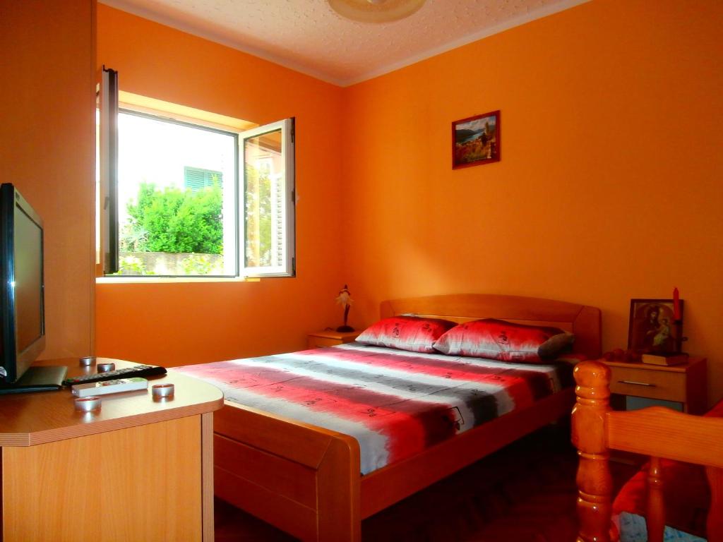 Uma cama ou camas num quarto em Apartments Pejanović