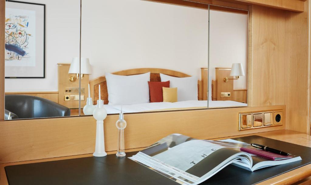Postel nebo postele na pokoji v ubytování Living Hotel Großer Kurfürst
