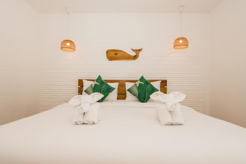 Postel nebo postele na pokoji v ubytování Whalecome Aonang Resort-SHA Extra Plus