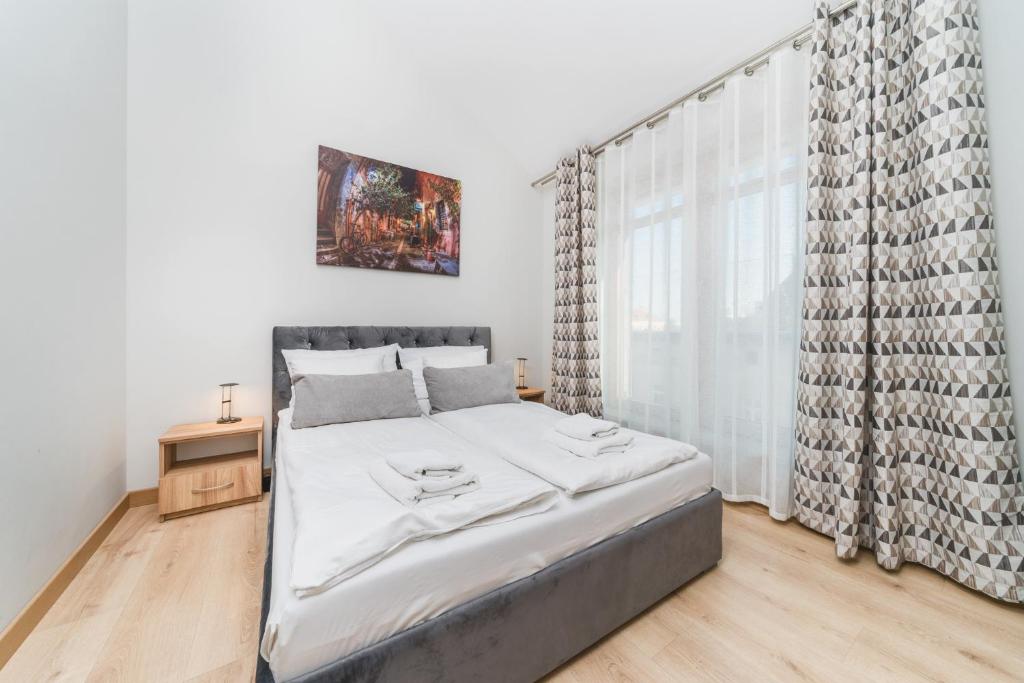 מיטה או מיטות בחדר ב-MB Cracow Apartments