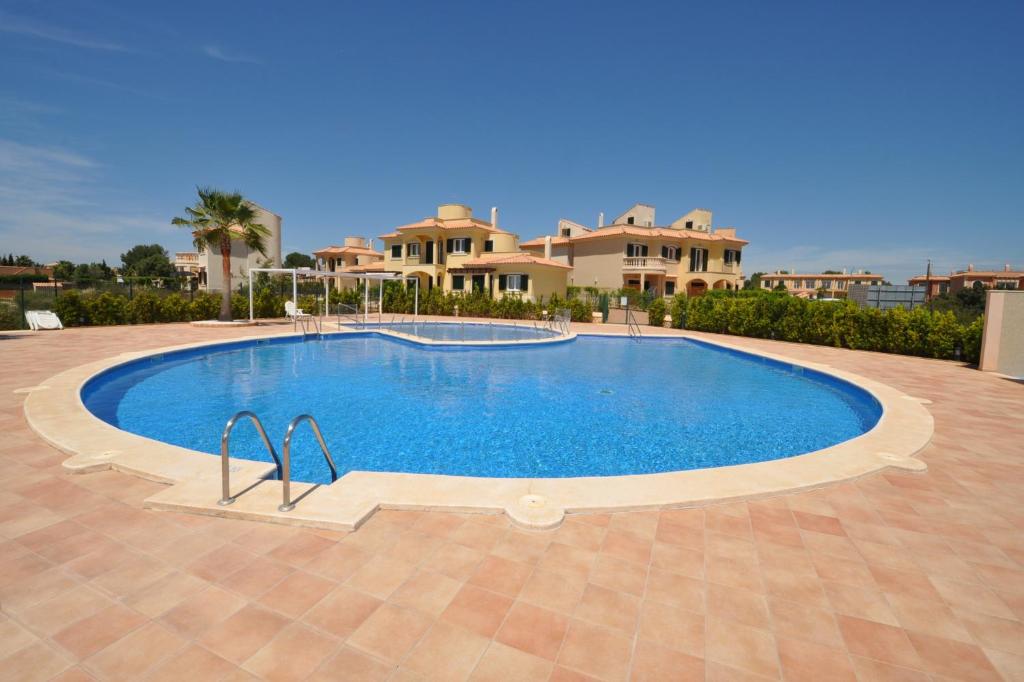 a large swimming pool in front of a house at Residence Club Deluxe in Sa Ràpita