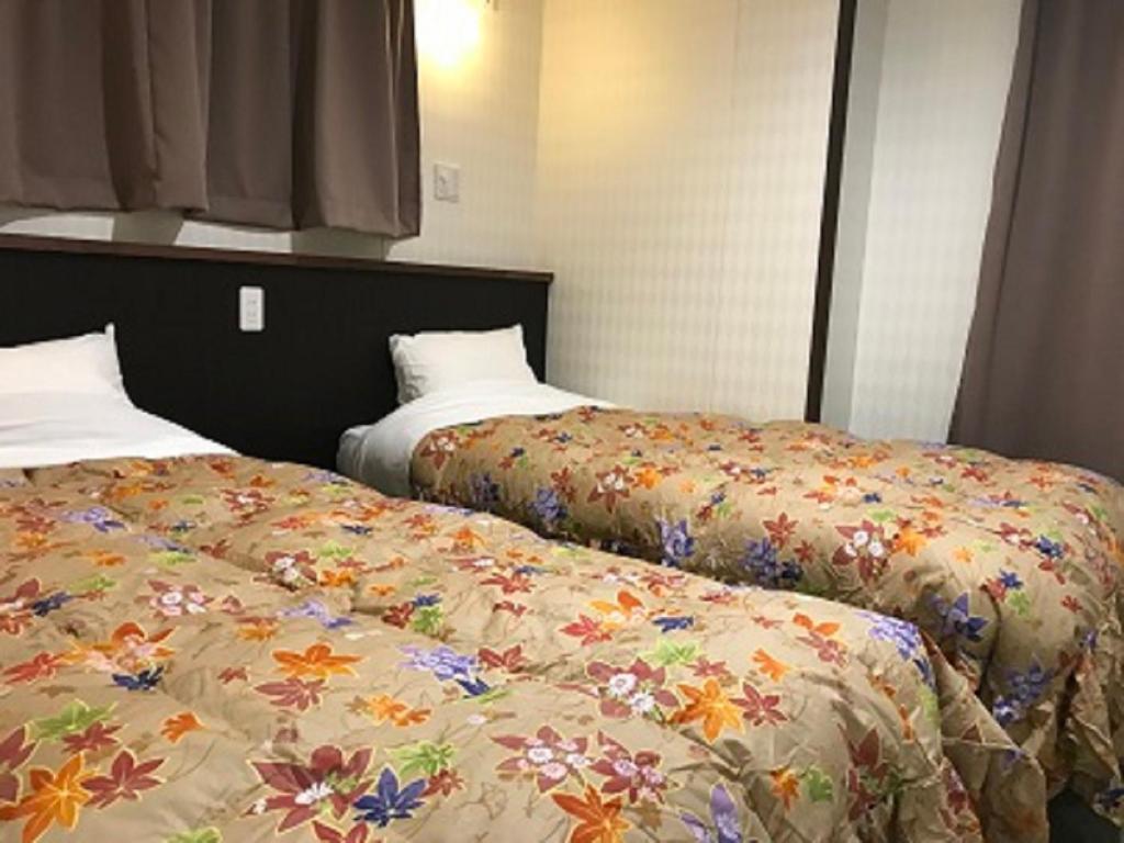 Postel nebo postele na pokoji v ubytování Hotel Famitic Nikko Station
