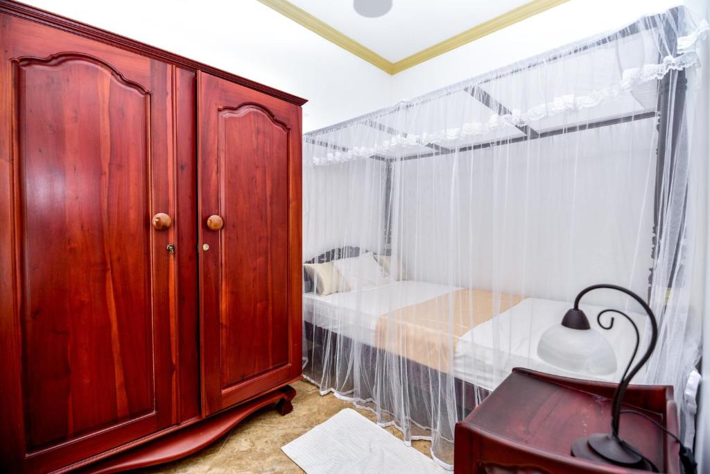 Voodi või voodid majutusasutuse Simon's Lodge Hikkaduwa toas