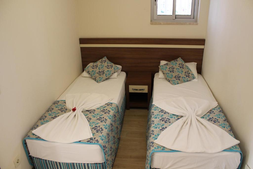 Postel nebo postele na pokoji v ubytování Side West Park Hotel