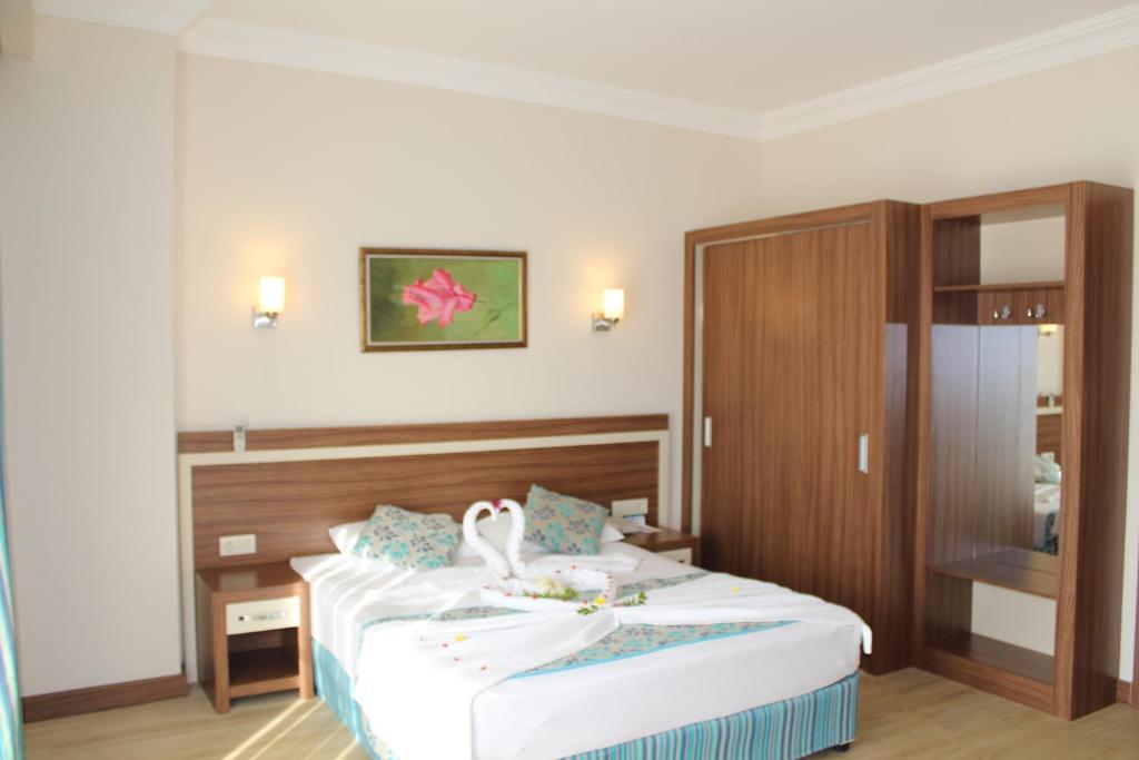Postel nebo postele na pokoji v ubytování Side West Park Hotel
