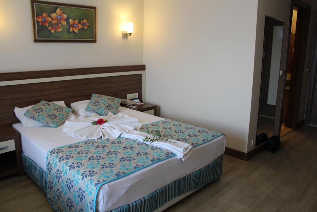 Postel nebo postele na pokoji v ubytování Side West Park Hotel