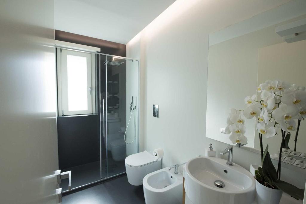 a bathroom with a sink and a toilet and a shower at apARTments Sperlonga in Sperlonga