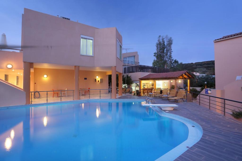 Bazén v ubytování Elma's Dream Apartments & Villas nebo v jeho okolí