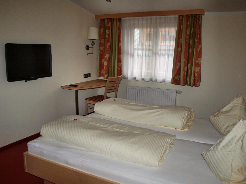 Postel nebo postele na pokoji v ubytování Landhotel Kaserer