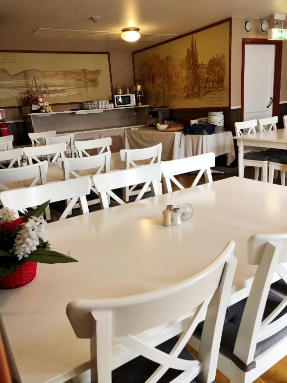 Restaurace v ubytování Hotell Björnidet