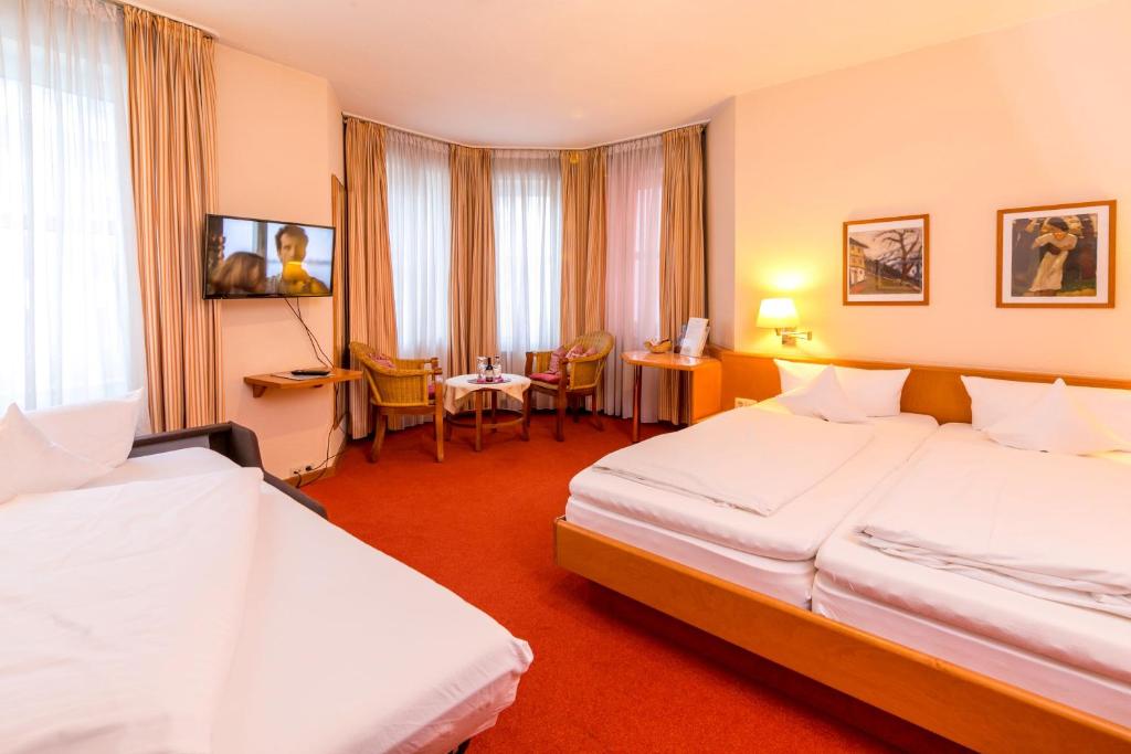 Postel nebo postele na pokoji v ubytování CityHotel Kempten