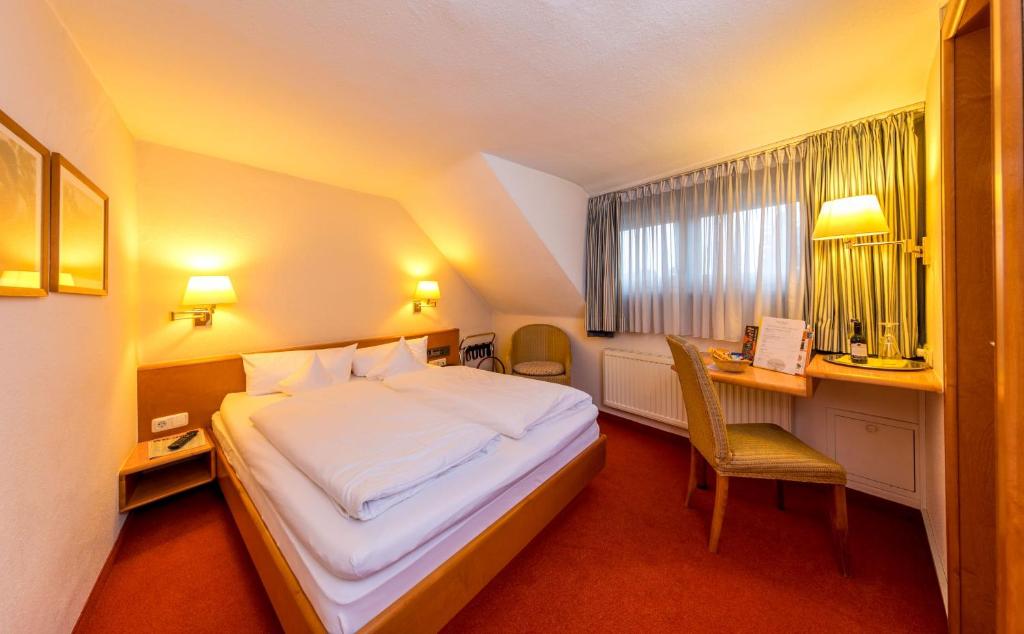 Postel nebo postele na pokoji v ubytování CityHotel Kempten