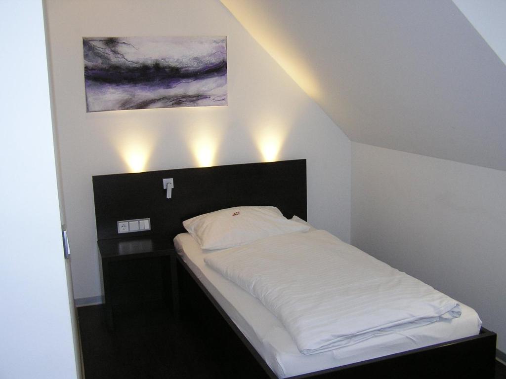 Postel nebo postele na pokoji v ubytování Hotel zur Promenade