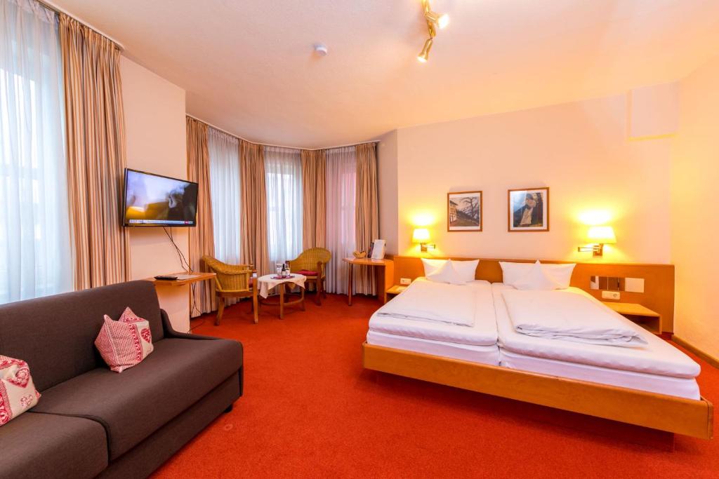 Postel nebo postele na pokoji v ubytování CityHotel Kempten