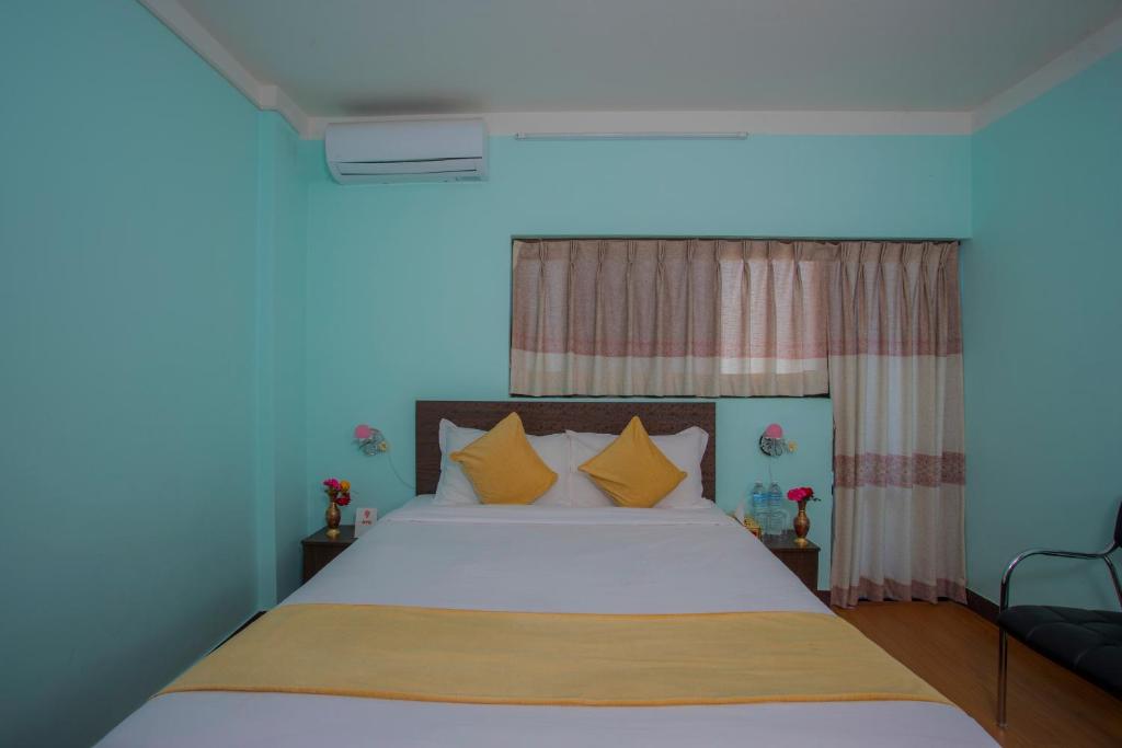 Postel nebo postele na pokoji v ubytování Hotel Golden Three