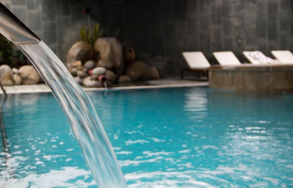 Бассейн в Hotel Spa Galatea или поблизости
