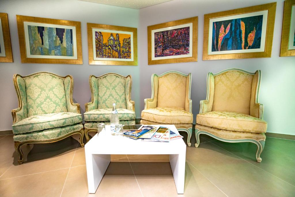 Zona d'estar a Metro Hotel Tirana