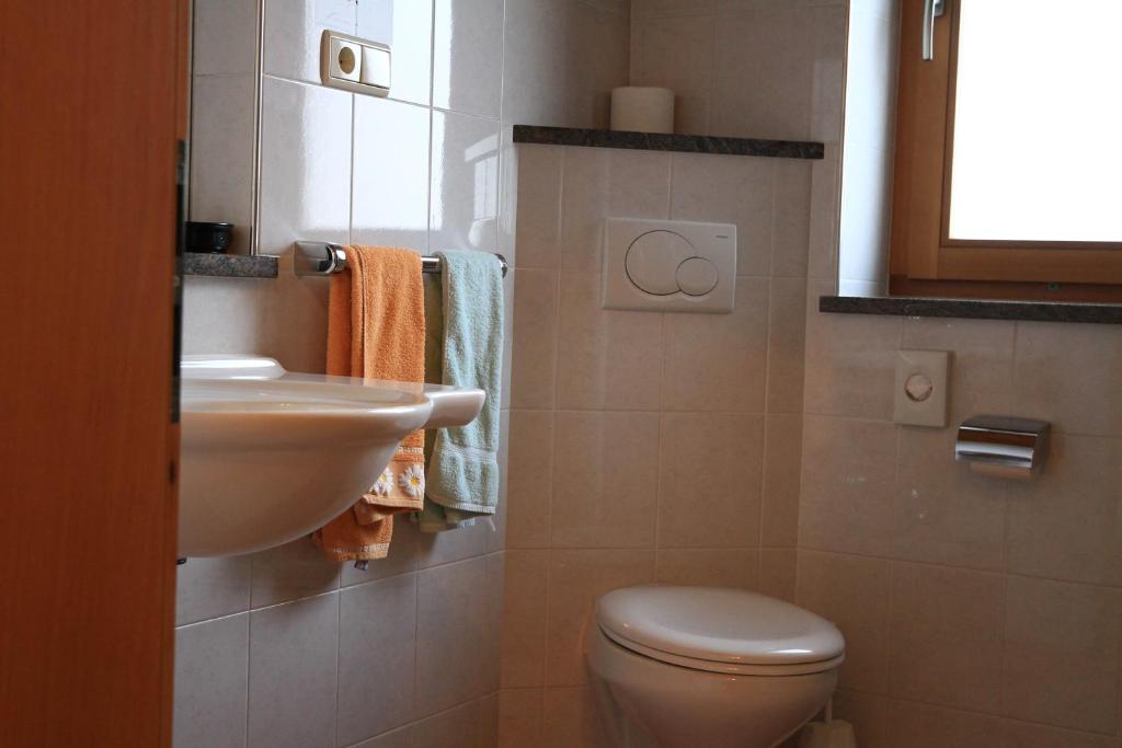 Koupelna v ubytování Hotel Chavalatsch